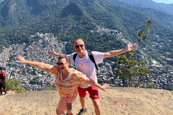 2h30 circuit in the Vidigal Favela - Vidigal alleys and architecture: how the guide reads everyday life