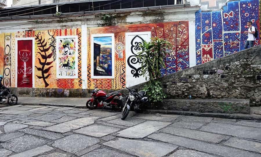 3-Hour Urban Arts Walking Tour - End at Museu do Amanhã: easy exit after the last mural stop