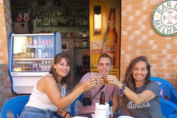 A socio-educational and gastronomic experience in the Vidigal favela - Local projects and an artist studio stop in Vidigal