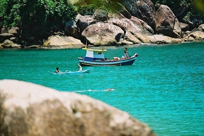 Adventure Experience to Saco Bravo Waterfall - BY PARATY TOURS - Guide Support and Communication: The Real Benefit of a Bilingual Team