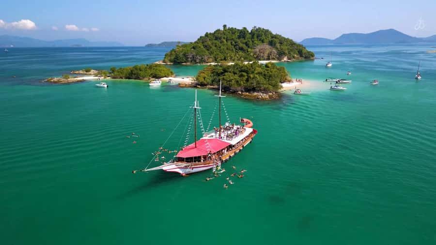 Adventures in Angra and Ilha Grande with Guide and Lunch - The boat ride: views, music, and a few costs to plan for