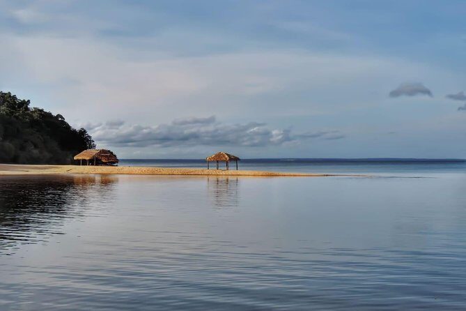 Alter do Chão Arapiuns River Tour - Urucureá community and straw crafts in a three-armed cove
