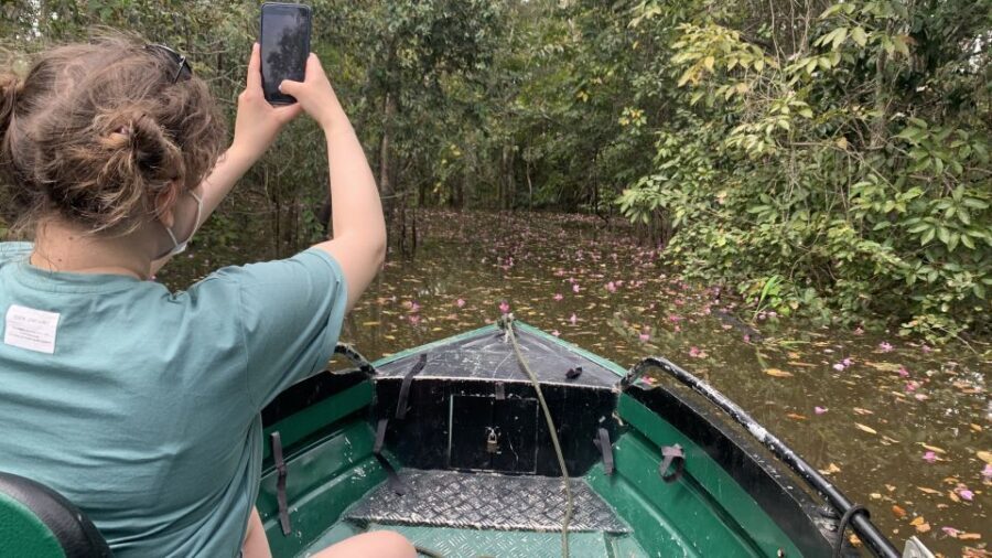 Amazonas: Boat Ride with a Local Amazonian - Navigating Igapó, the flooded forest