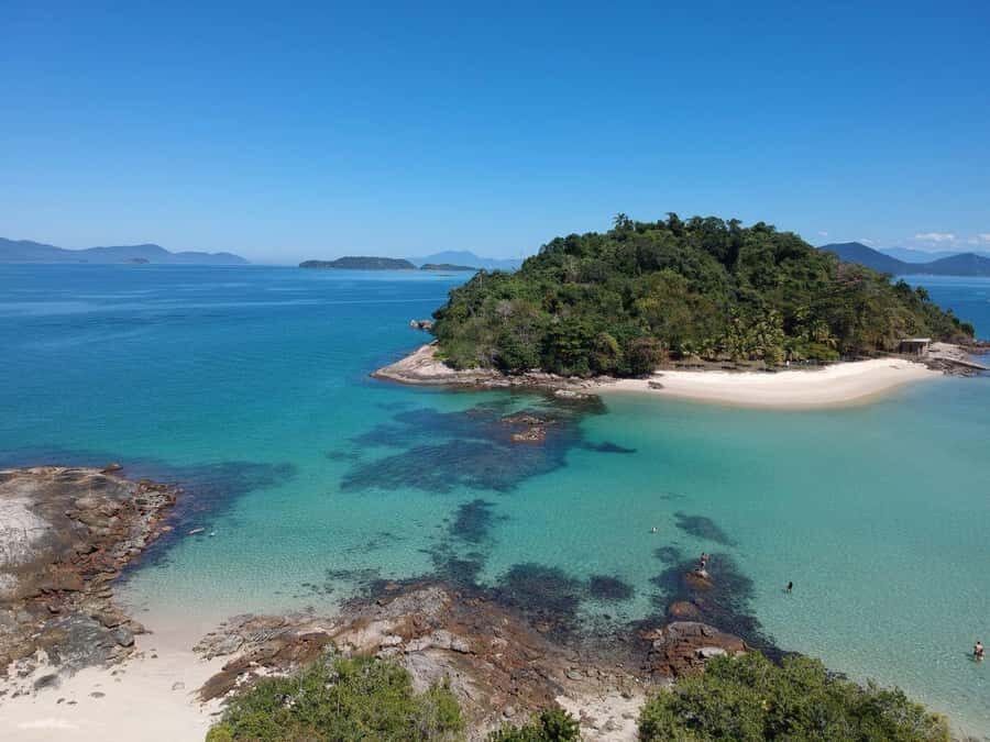 Angra dos Reis: 5-Stop Ilha Grande Speedboat Tour - Stop 1: Ilha de Cataguás for white-sand scenery and a fun throwback