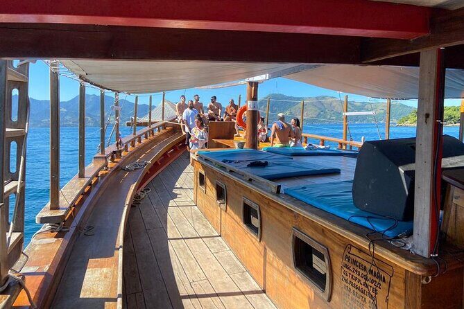 Angra dos Reis Boat Tour with Lunch - Lagoa Verde and the Araçatiba Side: The Last Swim Corner