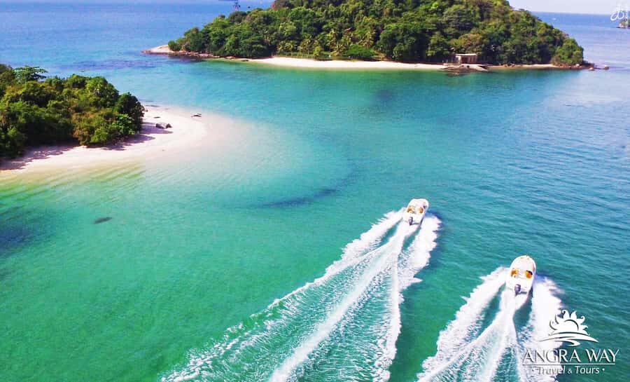 Angra dos Reis: Super Lagoa Azul Speedboat Tour - Stop 1: Ilha de Cataguás for Fine Sand and Easy Beach Time