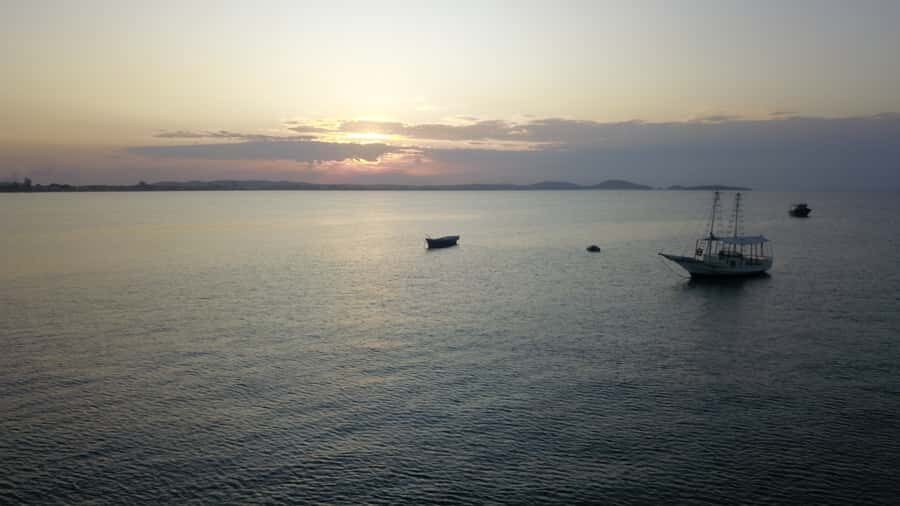 Armação dos Búzios: 3-Stop Schooner Boat Ride - Timing and Where to Board: Centro Pier and the Babylon Check-In