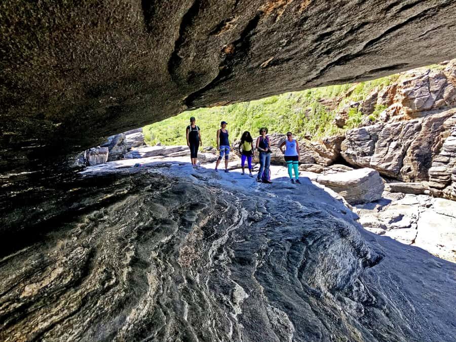 Armação dos Búzios: Walk Through the Natural Pools in Búzios - Pedra do Guardião: the stone face, the cliffs, and the shaded vent