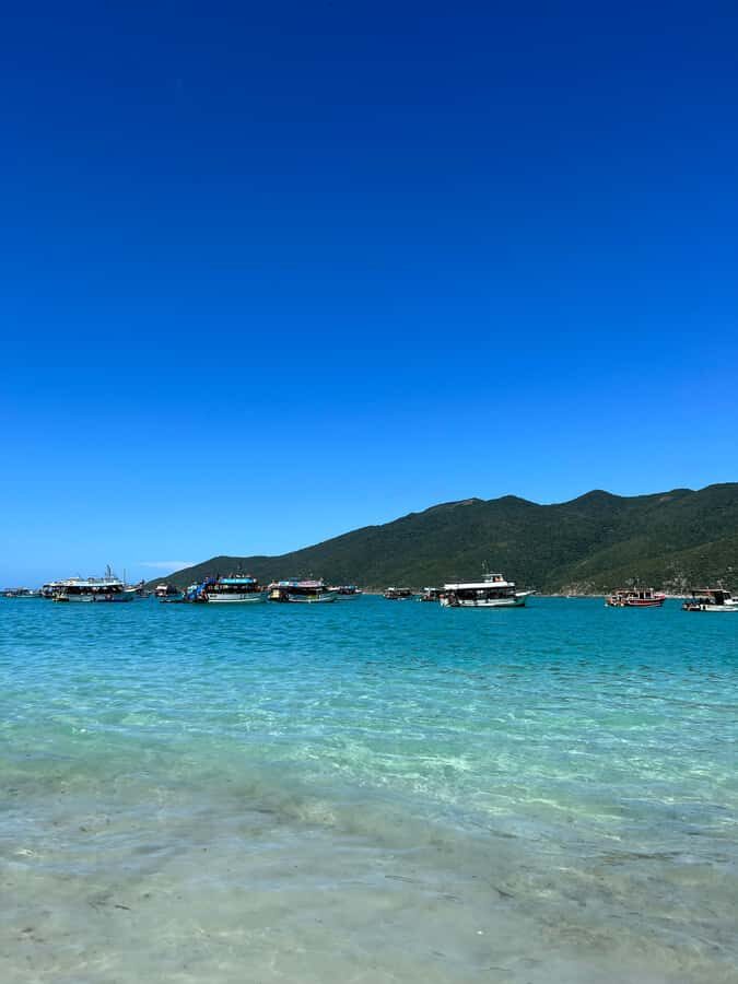Arraial do Cabo: Boat Trip with Waterslide - The scenic route: panoramic stops and Gruta Azul