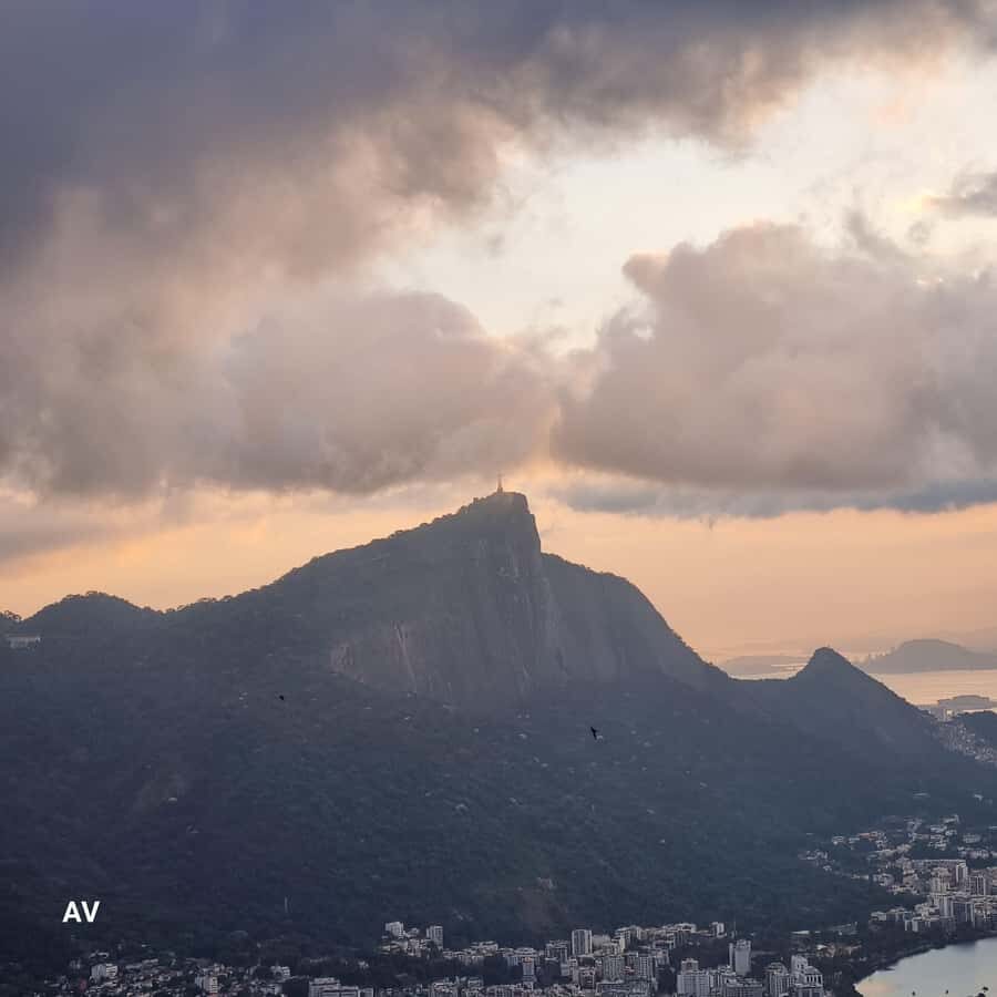 AVenturismo 2 Irmãos hill + Vidigal Favela - Break time and the market-style food stop