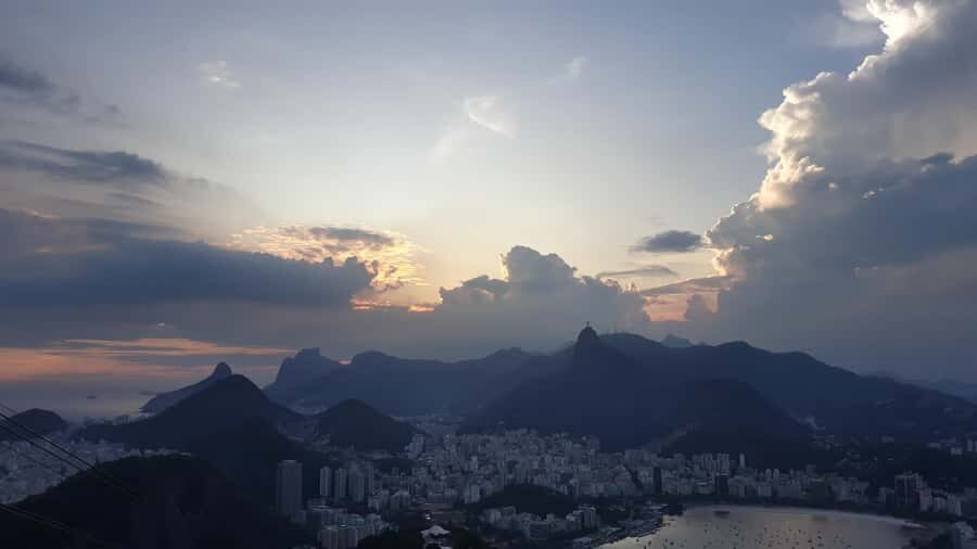 AVenturismo Pão de Açúcar - Scrambling Up Pão de Açúcar: The Part That Makes This Worth It