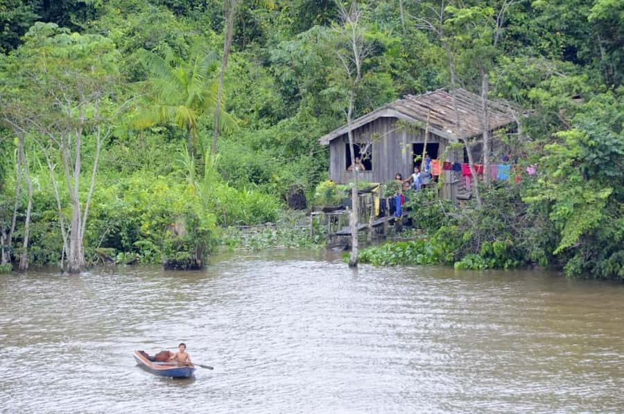 Belém: Half-Day Furos Boat Tour & Riverside Community Visit - Waterfront cruising and Combú Island: when the city thins out