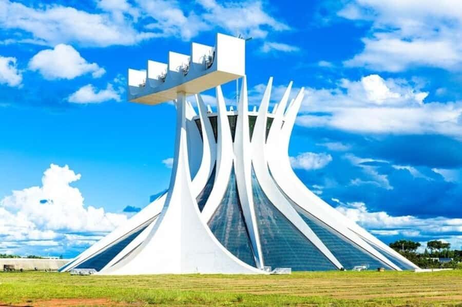 Brasilia : Private Custom Tour with a Local Guide - Monuments and Museums: The Power of Seeing the Outside First