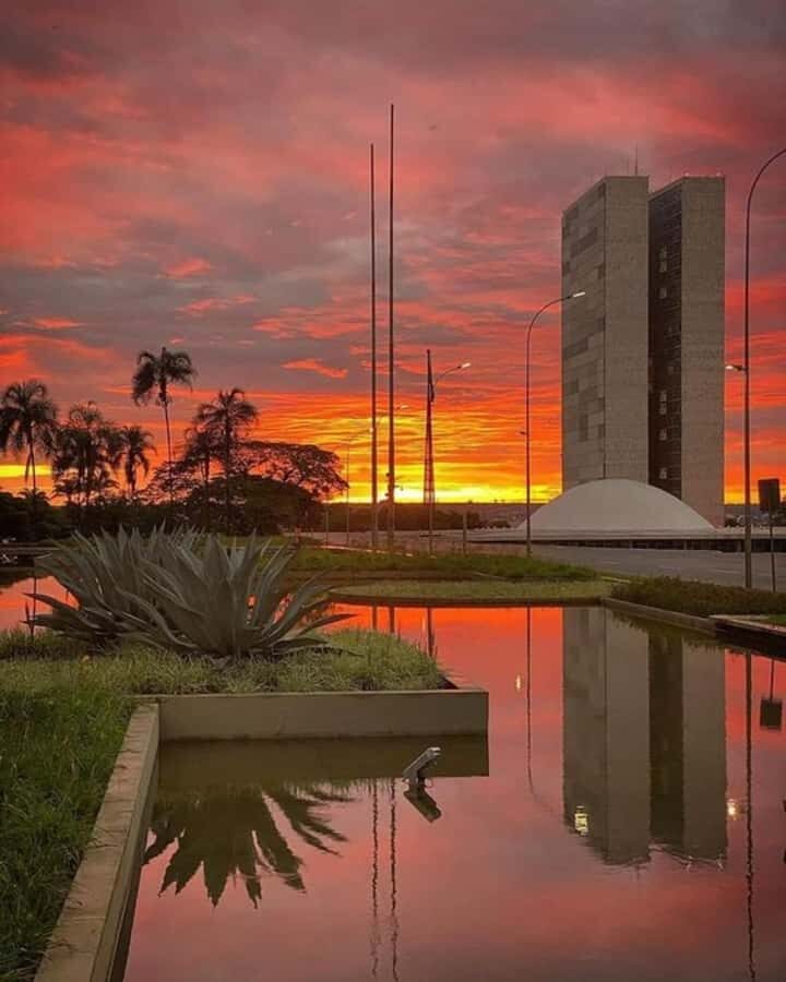 Brasilia : Private Custom Tour with a Local Guide - The 3-Hour Flow: Pickup, Walking, and Public Transport Between Big Sights