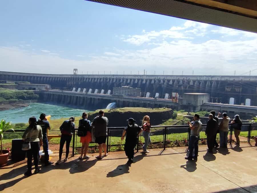 Brazilian Falls, Bird Park and Itaipu Dam - Parque das Aves: close-up bird time in spacious aviaries