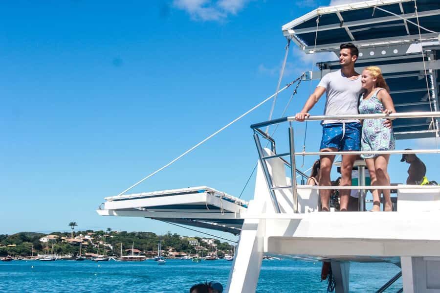 Búzios: Catamaran Boat Tour - Entering The Catamaran From Píer do Centro (and Why 11:30 Matters)