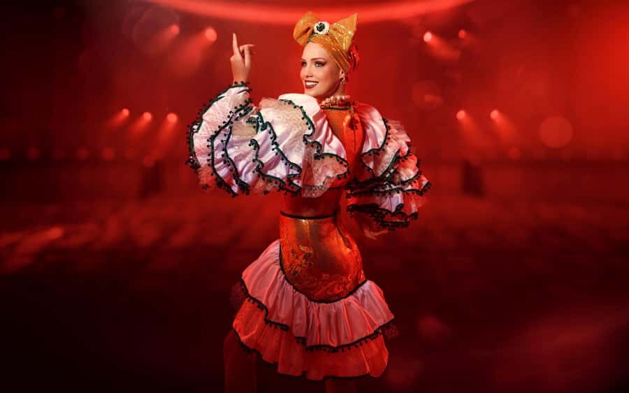 By Night Tour: Roxy Dinner Show & Transfer - Bossa Nova at the Table: Music That Actually Sets the Mood