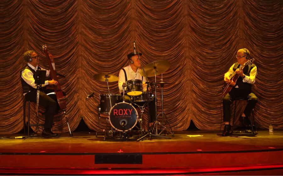 By Night Tour: Roxy Dinner Show & Transfer - Value Check: Is $174 Worth It?