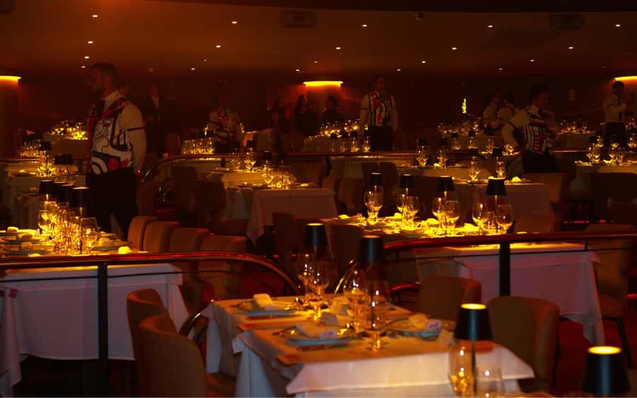 By Night Tour: Roxy Dinner Show & Transfer - Small Practical Tips That Make the Night Easier