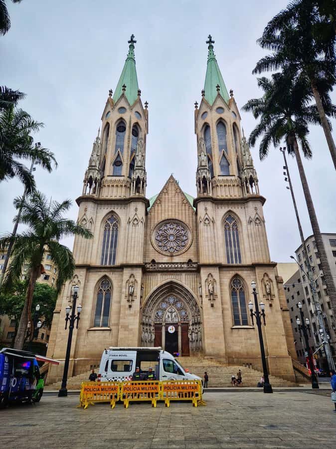 Companionship of a bilingual guide in São Paulo - How the day flows: public places, neighborhood context, and breathing room