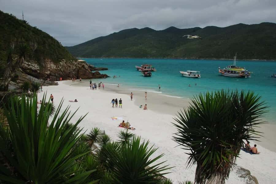 Excursão Arraial do Cabo com saída do Rio de Janeiro - Prainhas do Pontal do Atalaia: the staircase-to-paradise moment