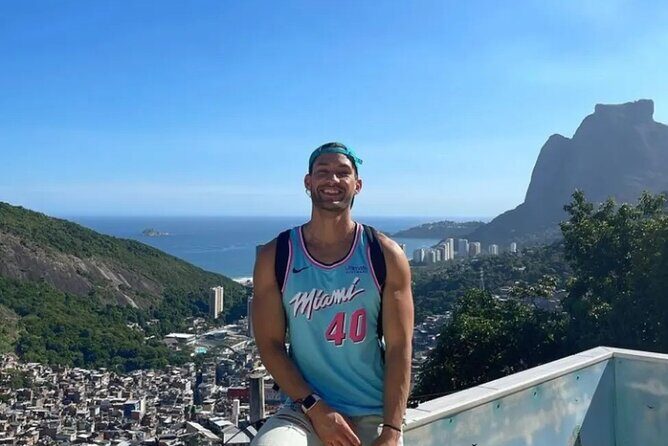 Explore the history and culture of Favela da Rocinha - The motorcycle ride and that viewpoint people talk about