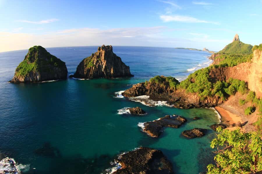 Fernando de Noronha: Catamaran Tour with meal and transfer - Dolphin Bay to Ponta da Sapata: when the route turns into a wildlife moment