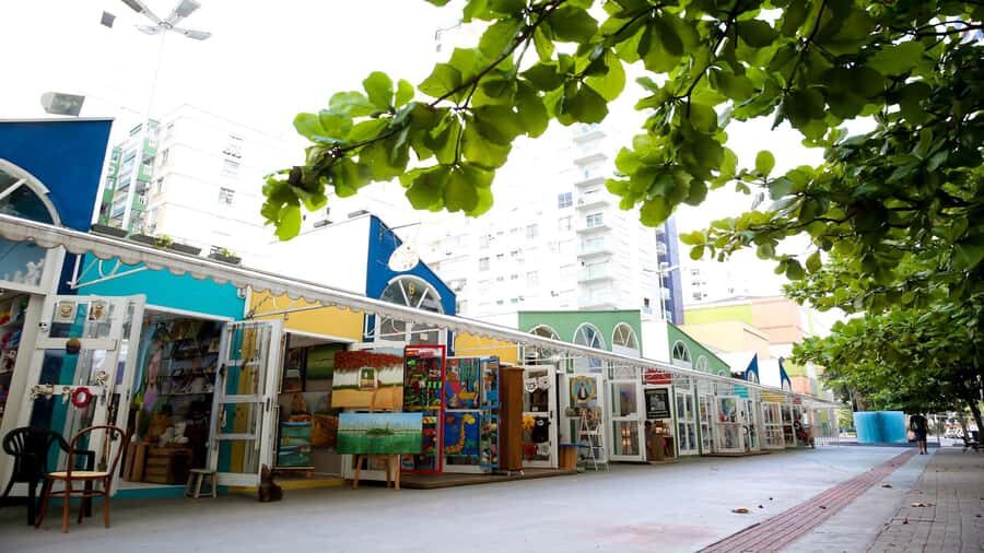 Florianópolis: Balneario Camboriu and Unipraias Park Tour - North and South beaches plus market energy