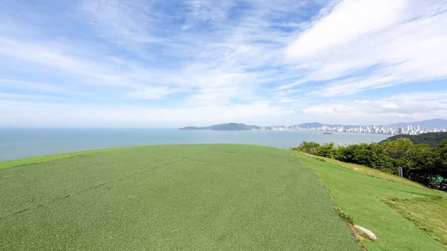 Florianópolis: Balneario Camboriu and Unipraias Park Tour - Coffee Tirolêz: how the stop turns into shopping
