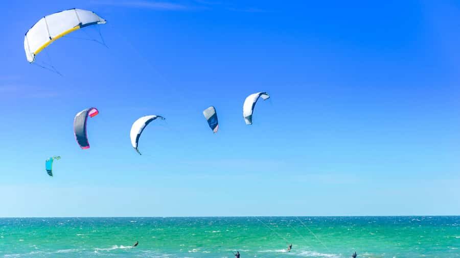 Fortaleza: Cumbuco Beach Day Trip - Lunch and beach snacks: how to eat well without burning your budget