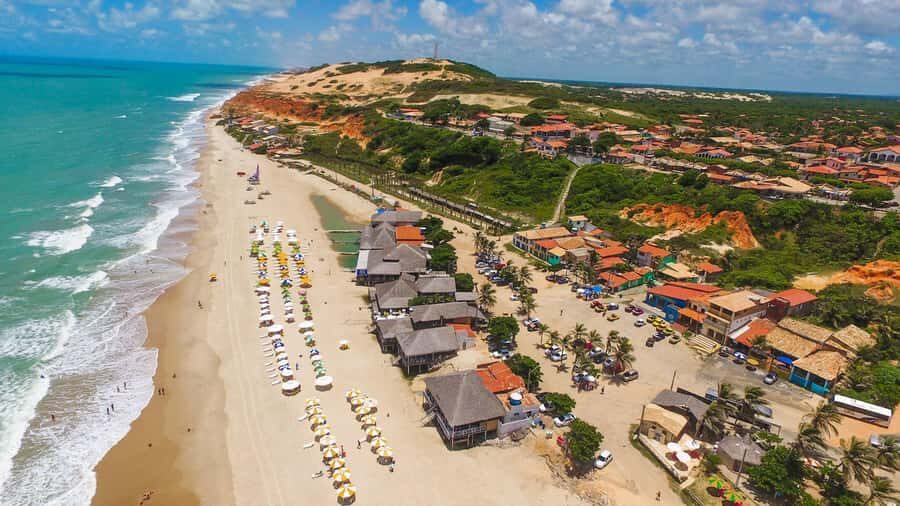 Fortaleza: Tour to Morro Branco and Fontes Beach - Language and guidance: Portuguese first, with mixed coverage