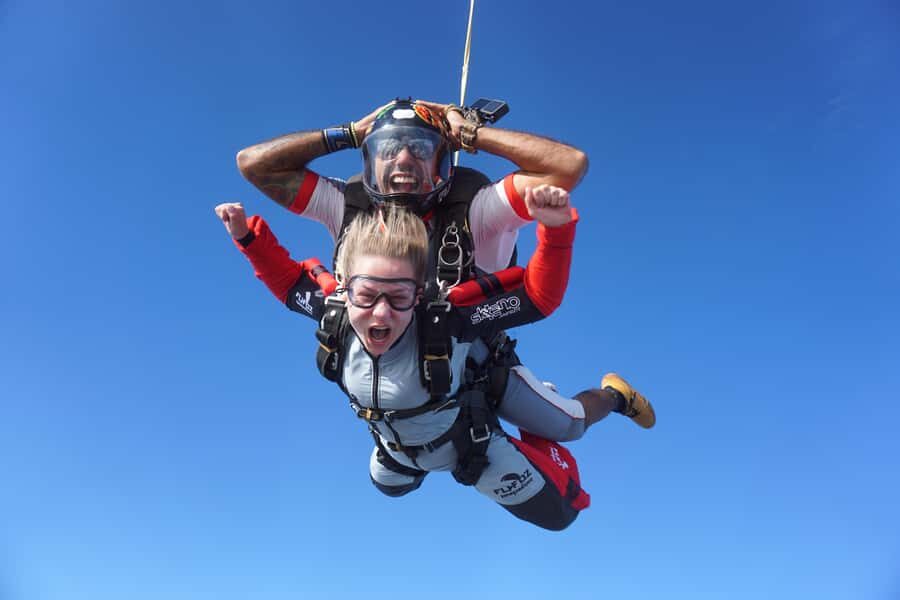 Foz do Iguacu: Skydiving Experience with Photos and Videos - Two Packages: Selfie Jump vs VIP Jump Footage