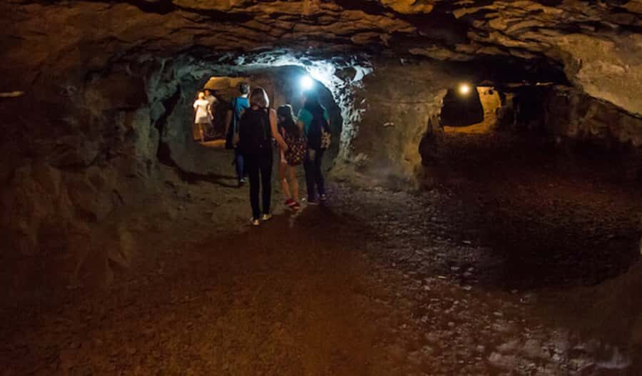 Foz do Iguaçu: Wanda Mines and San Ignacio Ruins Day Trip - Wanda Mines: 300-Meter Tunnels and Gemstones in the Wall