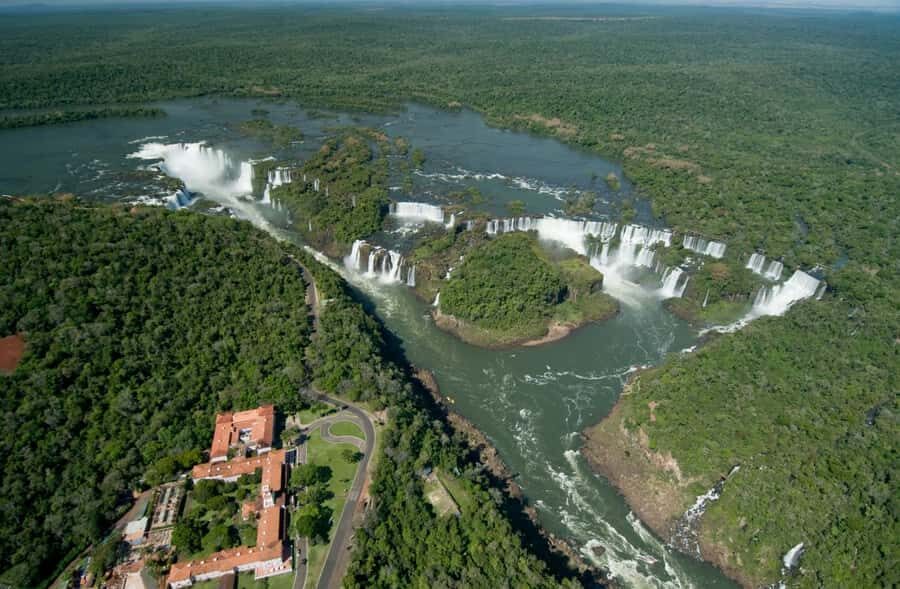 From Foz do Iguaçu: Argentinean Falls Tour with Pickup - What’s it like with the guide: navigation, timing, and meeting points