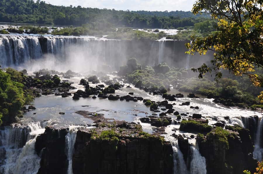 From Foz do Iguaçu: Brazilian Falls and Bird Park Tour - Arriving at the Main Attraction: The Panoramic Payoff Starts Early