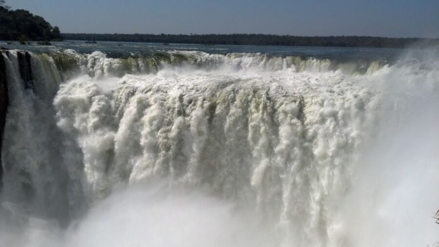 From Foz do Iguaçu: Iguazú Falls Boat Ride Argentina - Lunch break and timing: how they keep the boat from slipping