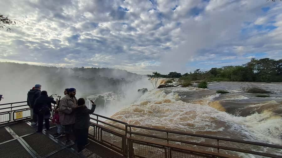 From Foz do Iguaçu: Iguazú Falls Boat Ride Argentina - Price and value: what $192 includes (and what you still need to budget)