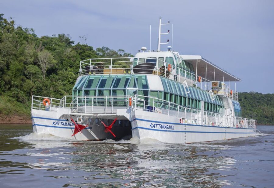 From Foz do Iguaçu: Sunset Catamaran Tour with Meal - The sunset part: why timing matters for your photos and mood