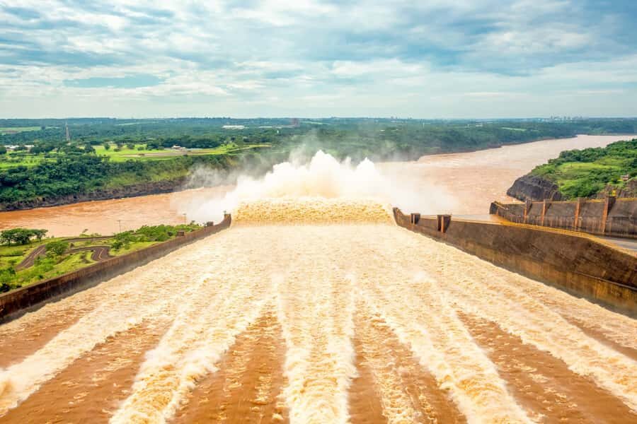 From Puerto Iguazu: Itaipu Dam Tour with Entrance Ticket - How the tour handles the Brazil–Paraguay border crossing
