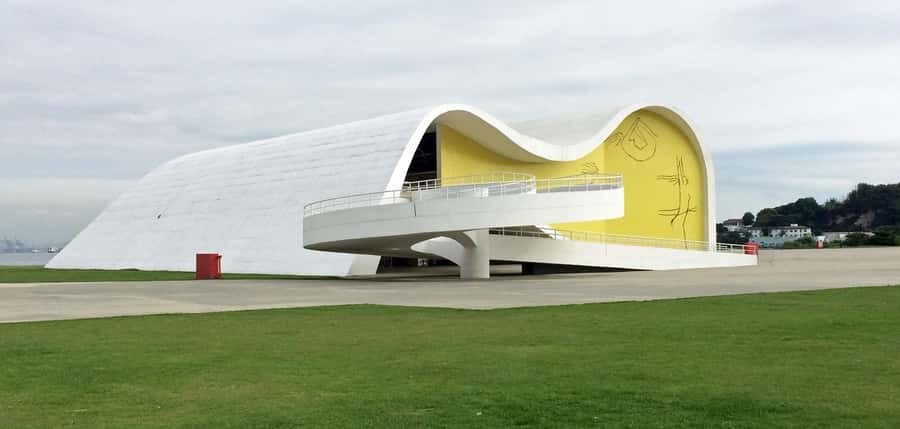 From Rio de Janeiro: Niterói Day Trip - Entering the MAC: the modern sculpture museum stop