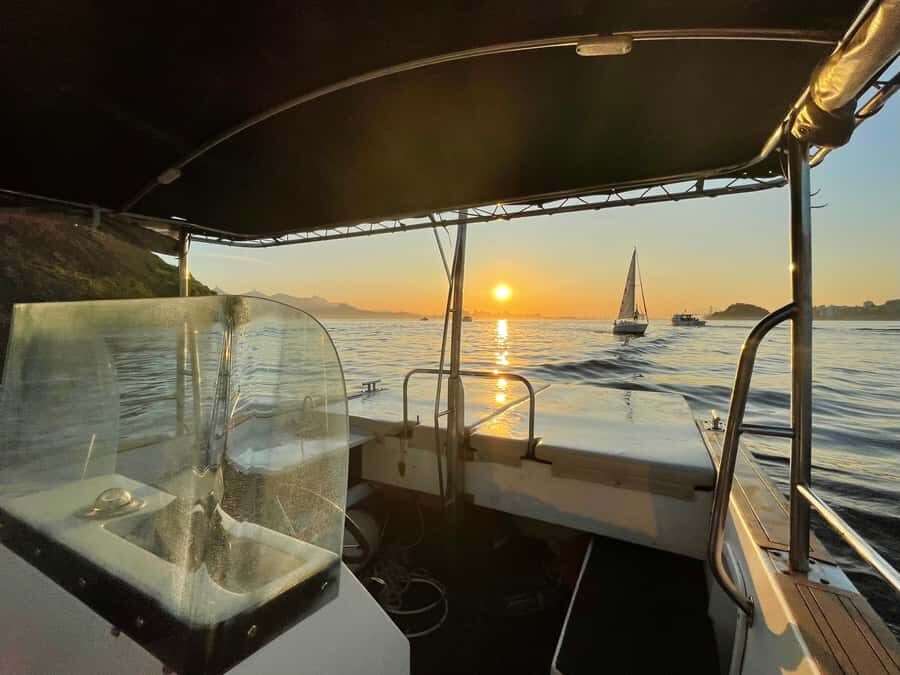 From Rio de Janeiro: Private Speedboat Tour - On-Board Comfort: Bluetooth, Coolers, Bathroom, and the BBQ Setup