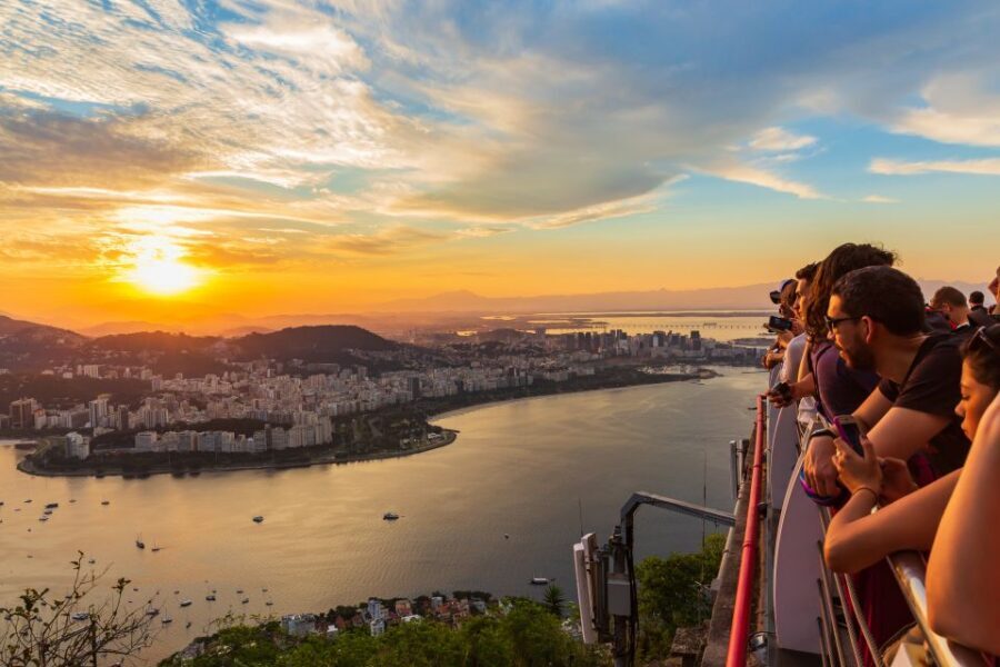 From Rio de Janeiro: Sugarloaf Mountain Tour with Cable Car - What you’ll do up top (and how to get the best out of it)