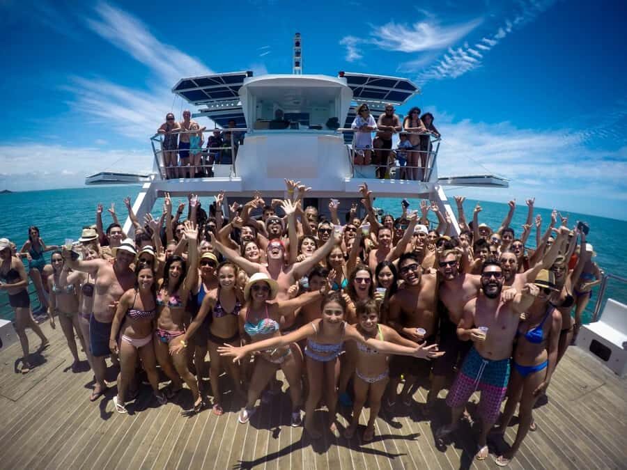 From Rio: Full Day in Búzios with Catamaran Tour and Lunch - Lunch in Búzios: Buffet Energy, Not a Food Fantasy