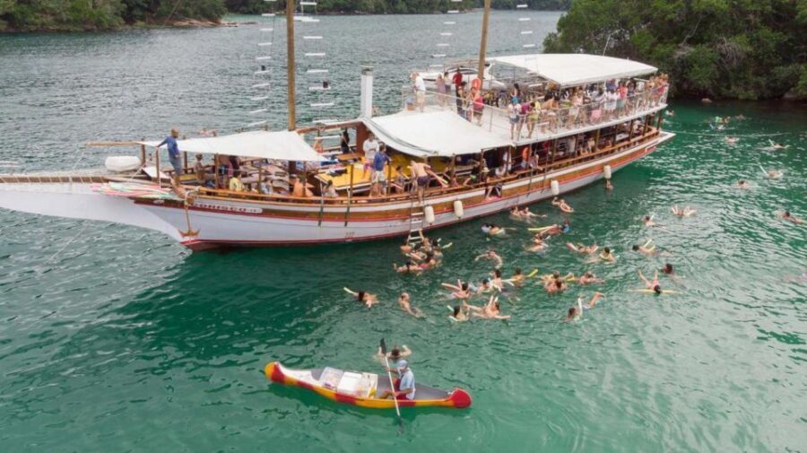 Full-Day Tour to Angra dos Reis and Ilha Grande - Lagoa Azul: the first guided swim-and-stroll moment