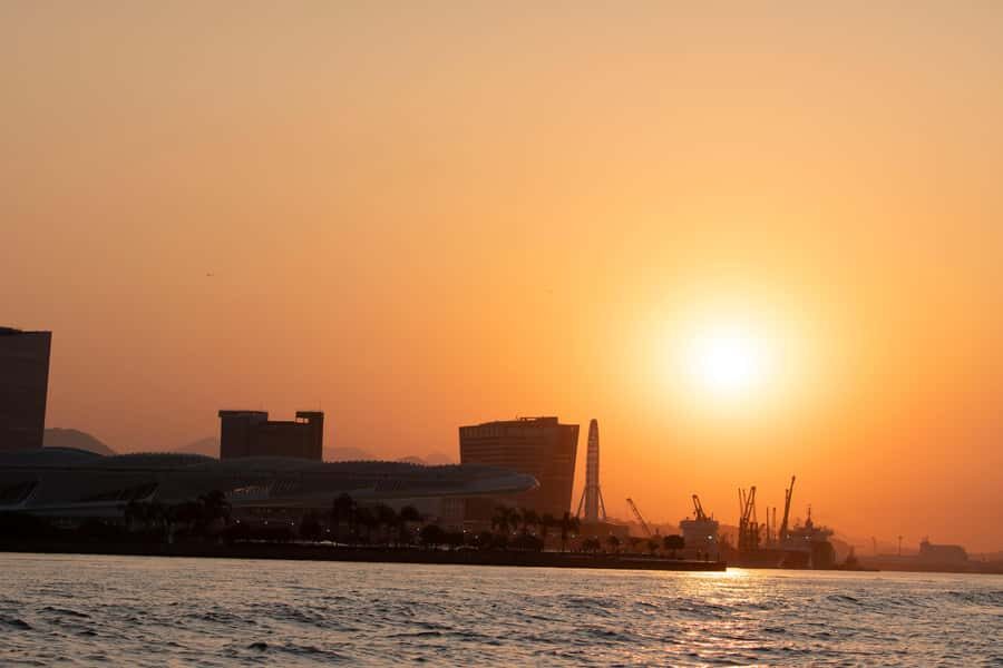 Glória: Sunset Speedboat Cruise with Drinks and Snacks - Niterói’s MAC viewpoint: modern architecture plus a big “wow” across the water