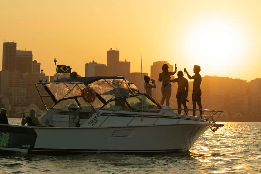 Glória: Sunset Speedboat Cruise with Drinks and Snacks - Guides and language: English, Portuguese, and friendly hosts