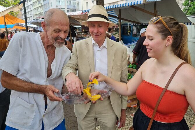 Guided Market Fruit Tasting in Rio with 15+ Exotic Flavors - The Market Walk: Juices, Nuts, and Native Ingredients