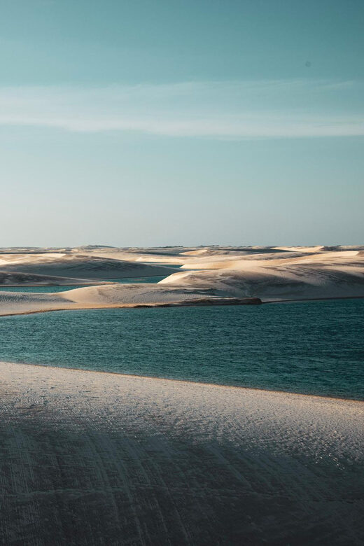 Half-day excursion to Lagoa Bonita in the Lencois Maranhenses - Climbing a 30 m dune via wooden staircase