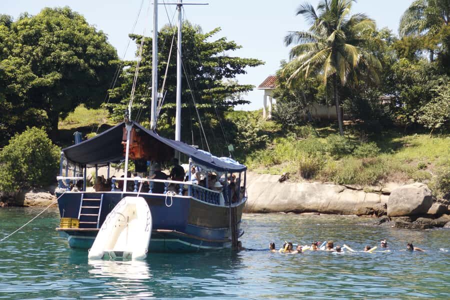Half-Day Schooner Cruise and Snorkeling in Paraty Bay - Stop 2: Lula’s Beach for Calm Water and Easy Swimming