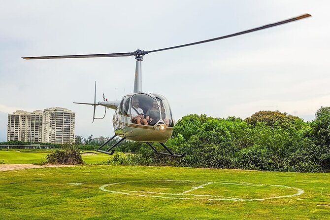 Helicopter tour in Rio de Janeiro - 25 Minutes - A 25-minute helicopter loop that hits Rio’s greatest hits